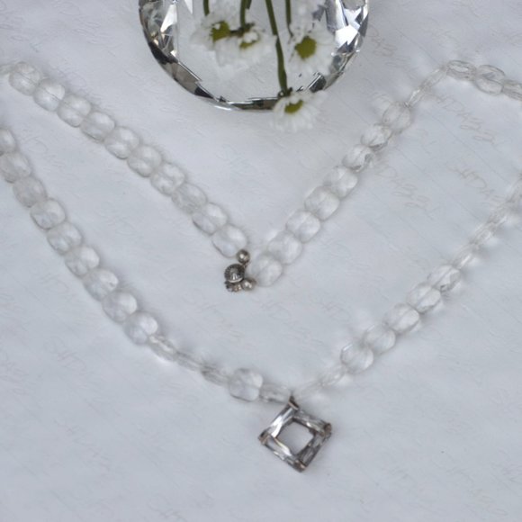 CLEAR GLASS BEADED NECKLACE - Picture 1 of 1